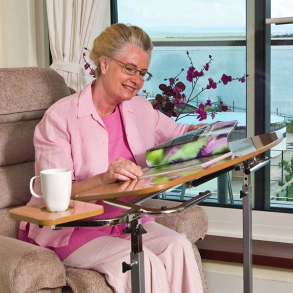 Table de fauteuil avec tablette Homecraft | Autonomie & vie quotidienne